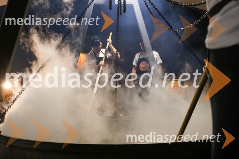 V Lendavi rekorden bograč za Guinnessov rekord