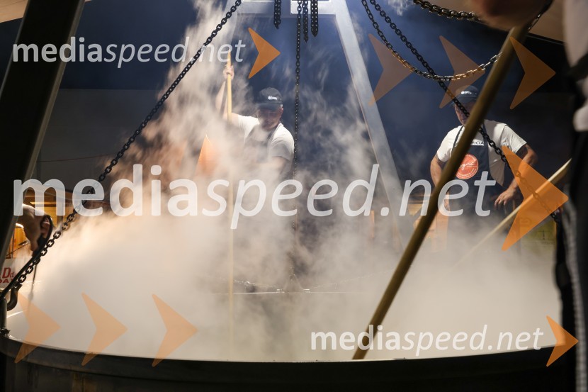 V Lendavi rekorden bograč za Guinnessov rekord