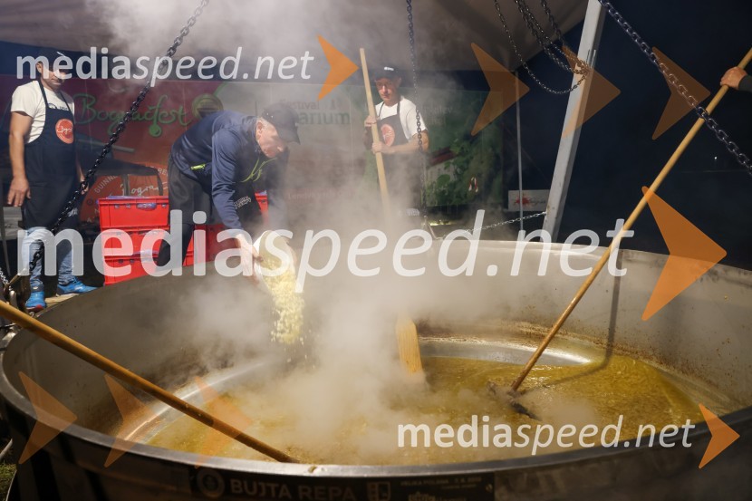 V Lendavi rekorden bograč za Guinnessov rekord