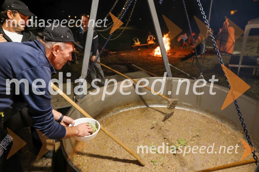 V Lendavi rekorden bograč za Guinnessov rekord