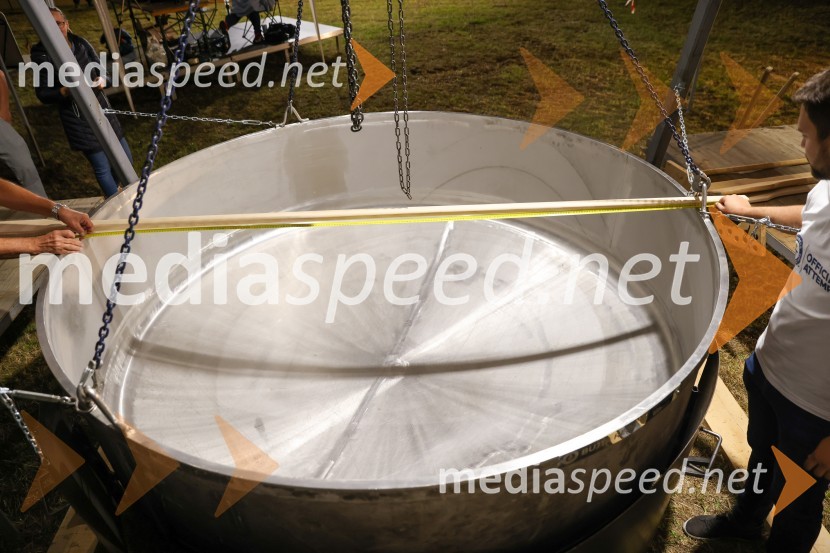 V Lendavi rekorden bograč za Guinnessov rekord