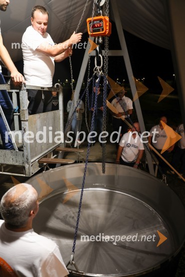 V Lendavi rekorden bograč za Guinnessov rekord