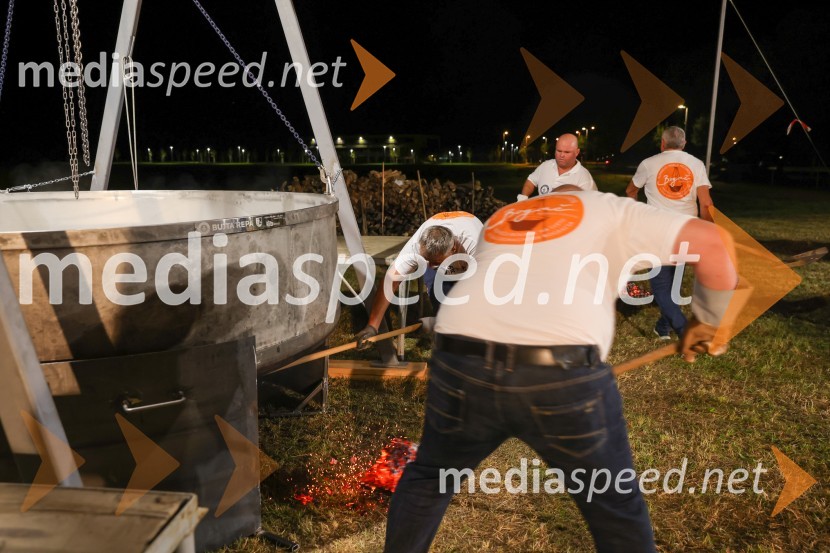 V Lendavi rekorden bograč za Guinnessov rekord