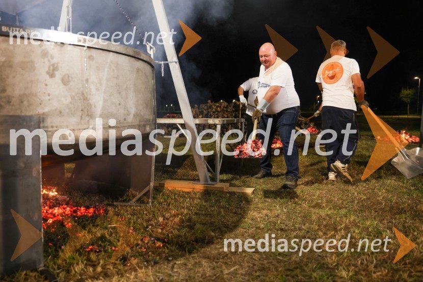 V Lendavi rekorden bograč za Guinnessov rekord