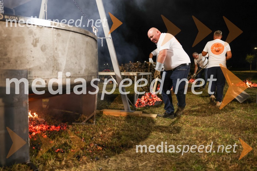 V Lendavi rekorden bograč za Guinnessov rekord