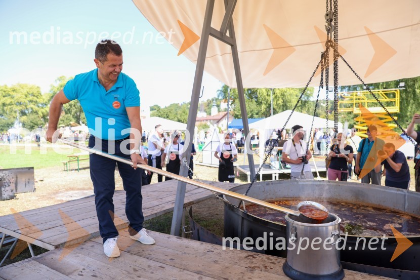 V Lendavi rekorden bograč za Guinnessov rekord