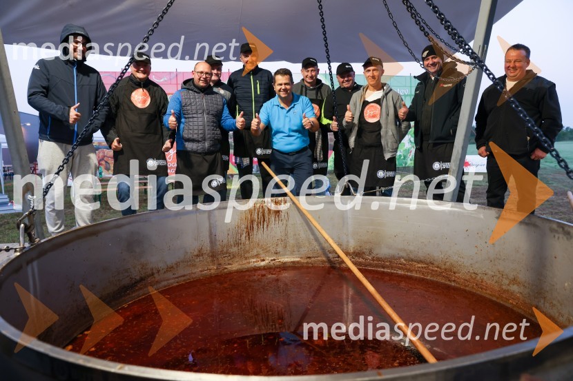 V Lendavi rekorden bograč za Guinnessov rekord