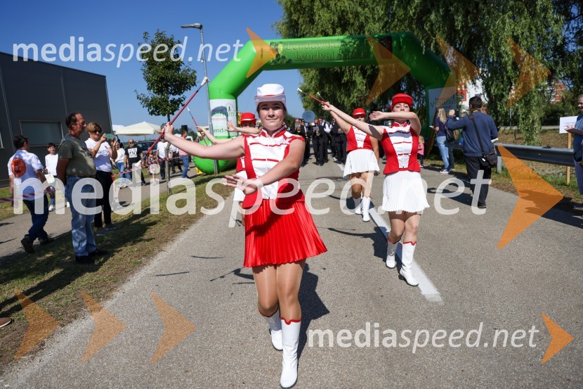 V Lendavi rekorden bograč za Guinnessov rekord
