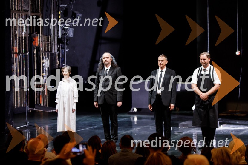  Veronika Drolc, igralka;  Matija Rozman, igralec;   Igor  Samobor, igralec, ravnatelj SNG Drama Ljubljana;  Jurij  Zrnec, igralecKonec igre, premiera drame, SNG Ljubljana