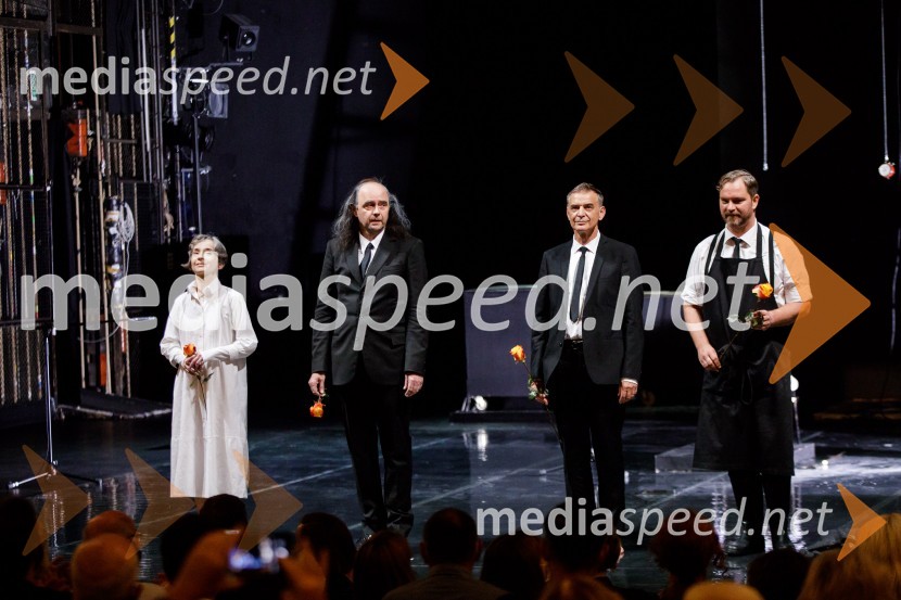  Veronika Drolc, igralka;  Matija Rozman, igralec;   Igor  Samobor, igralec, ravnatelj SNG Drama Ljubljana;  Jurij  Zrnec, igralecKonec igre, premiera drame, SNG Ljubljana