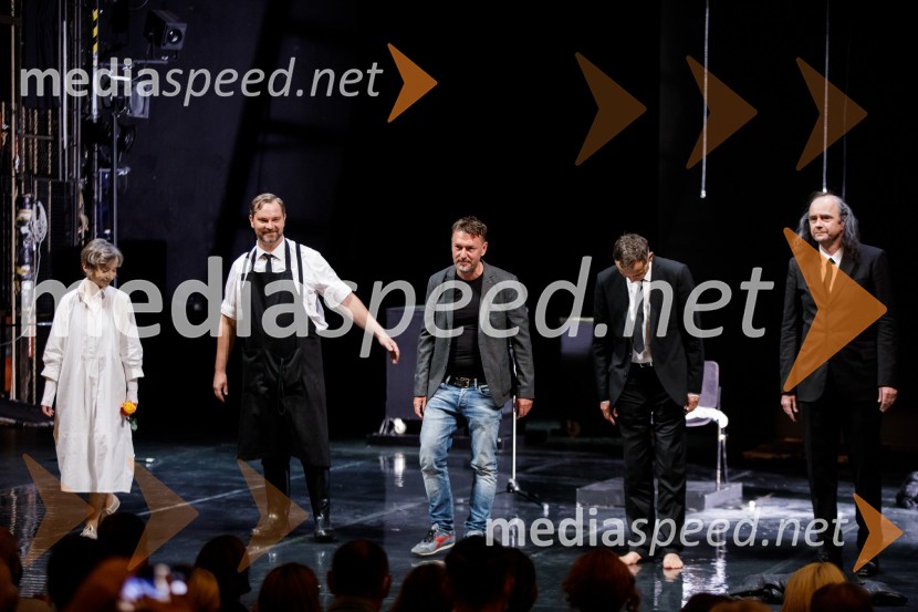  Veronika Drolc, igralka;  Jurij  Zrnec, igralec;  Diego de Brea, režiser;   Igor  Samobor, igralec, ravnatelj SNG Drama Ljubljana;  Matija Rozman, igralecKonec igre, premiera drame, SNG Ljubljana