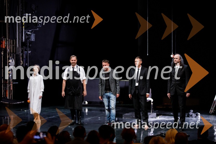  Veronika Drolc, igralka;  Jurij  Zrnec, igralec;  Diego de Brea, režiser;   Igor  Samobor, igralec, ravnatelj SNG Drama Ljubljana;  Matija Rozman, igralecKonec igre, premiera drame, SNG Ljubljana