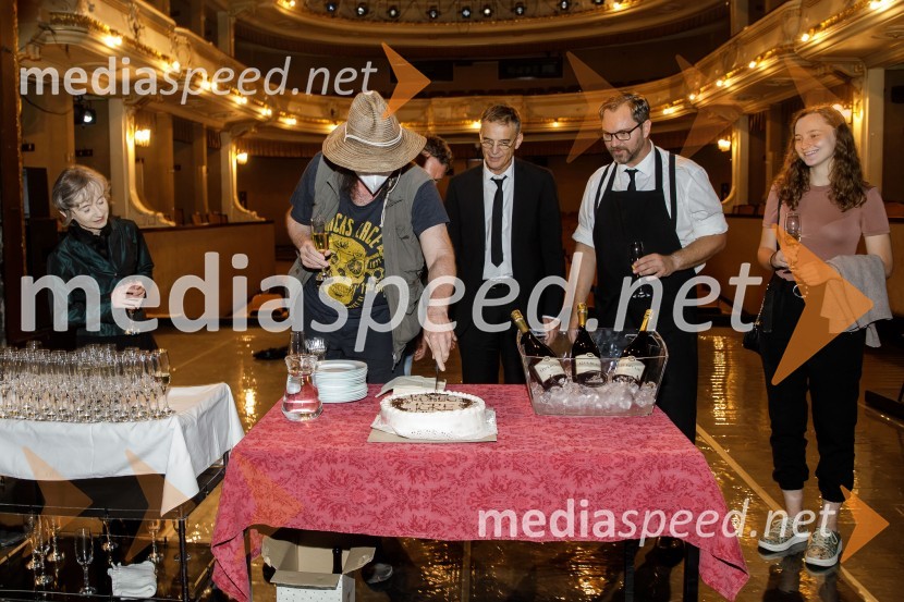  Veronika Drolc, igralka;  Matija Rozman, igralec;   Igor  Samobor, igralec, ravnatelj SNG Drama Ljubljana;  Jurij  Zrnec, igralec;  ... Konec igre, premiera drame, SNG Ljubljana