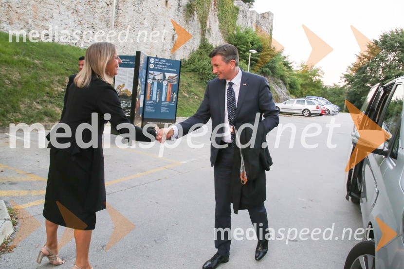  Andreja Černič Anžur , izvršna direktorica Zavoda MEPI ;  Borut Pahor, predsednik Republike SlovenijeMednarodno priznanje za mlade, podelitev priznanj 7. generaciji