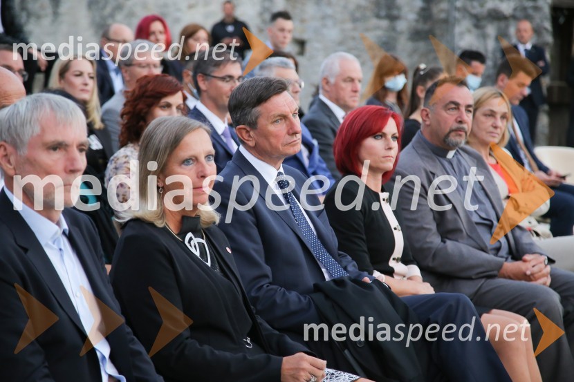  Sandi Češko, lastnik Studia Moderna;  Andreja Černič Anžur , izvršna direktorica Zavoda MEPI ;  Borut Pahor, predsednik Republike Slovenije;  Breda Arnšek, podžupanja Mestne občine Celje;  ... Mednarodno priznanje za mlade, podelitev priznanj 7. generaciji