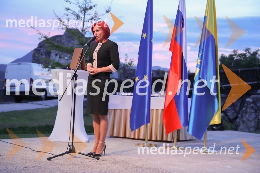  Breda Arnšek, podžupanja Mestne občine CeljeMednarodno priznanje za mlade, podelitev priznanj 7. generaciji