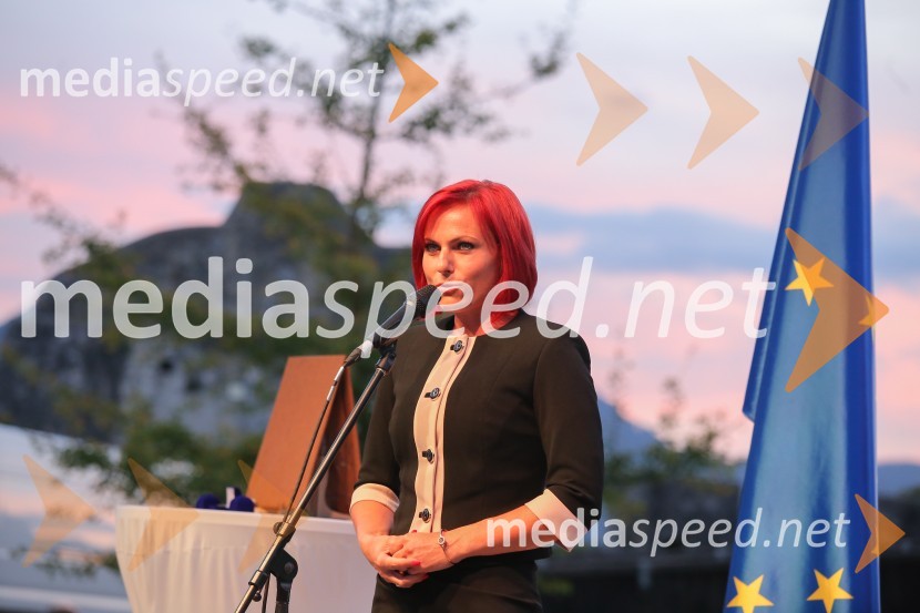  Breda Arnšek, podžupanja Mestne občine CeljeMednarodno priznanje za mlade, podelitev priznanj 7. generaciji