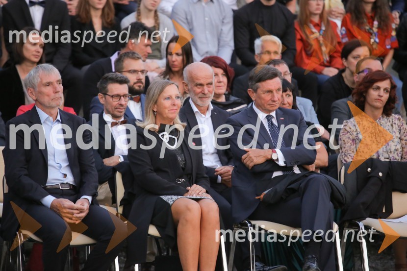  Sandi Češko, lastnik Studia Moderna;  ... ;  Andreja Černič Anžur , izvršna direktorica Zavoda MEPI ;  ... ;  Borut Pahor, predsednik Republike Slovenije;  ... Mednarodno priznanje za mlade, podelitev priznanj 7. generaciji