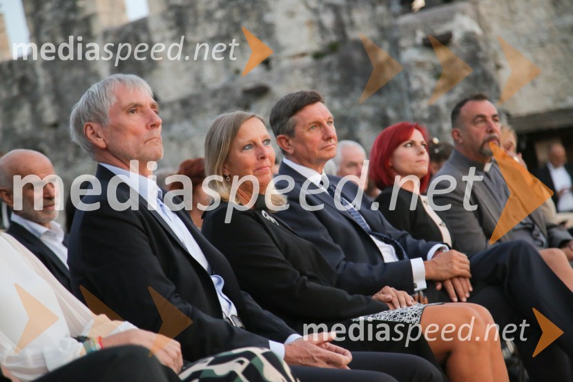  Sandi Češko, lastnik Studia Moderna;  Andreja Černič Anžur , izvršna direktorica Zavoda MEPI ;  Borut Pahor, predsednik Republike Slovenije;  Breda Arnšek, podžupanja Mestne občine Celje;  ... Mednarodno priznanje za mlade, podelitev priznanj 7. generaciji