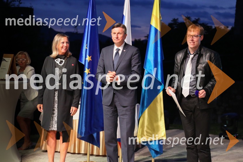  Andreja Černič Anžur , izvršna direktorica Zavoda MEPI ;  Borut Pahor, predsednik Republike Slovenije;  ... Mednarodno priznanje za mlade, podelitev priznanj 7. generaciji