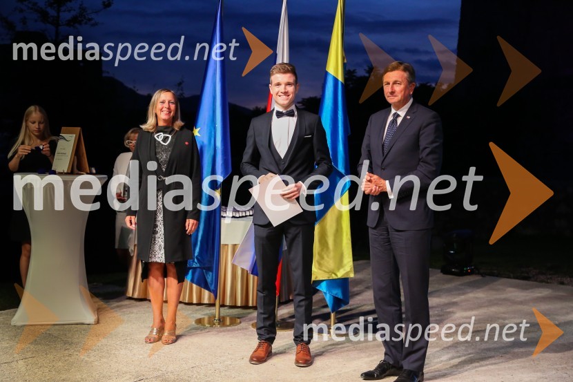  Andreja Černič Anžur , izvršna direktorica Zavoda MEPI ;  ... ;  Borut Pahor, predsednik Republike SlovenijeMednarodno priznanje za mlade, podelitev priznanj 7. generaciji