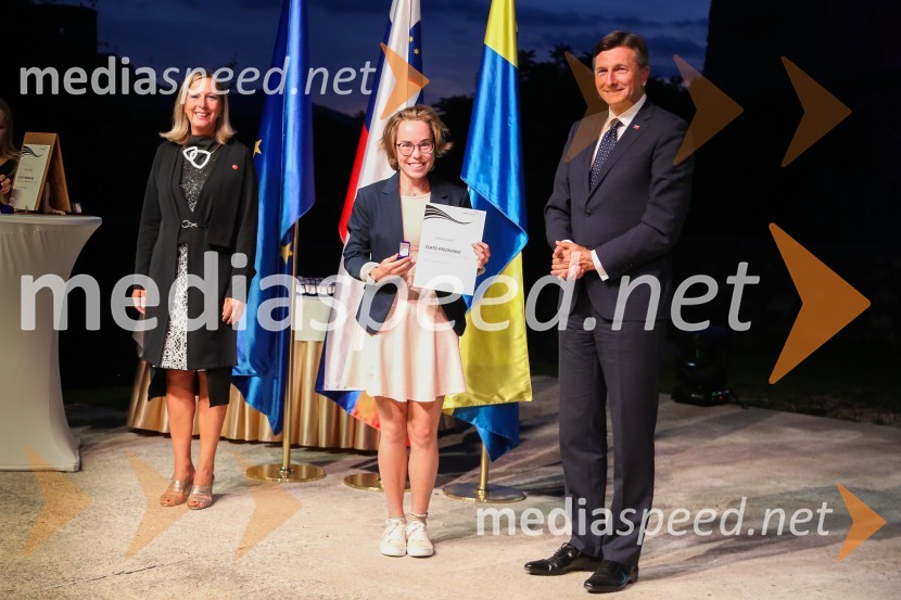  Andreja Černič Anžur , izvršna direktorica Zavoda MEPI ;  ... ;  Borut Pahor, predsednik Republike SlovenijeMednarodno priznanje za mlade, podelitev priznanj 7. generaciji