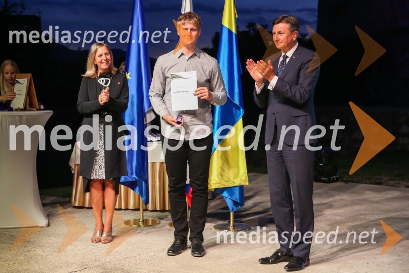  Andreja Černič Anžur , izvršna direktorica Zavoda MEPI ;  ... ;  Borut Pahor, predsednik Republike SlovenijeMednarodno priznanje za mlade, podelitev priznanj 7. generaciji