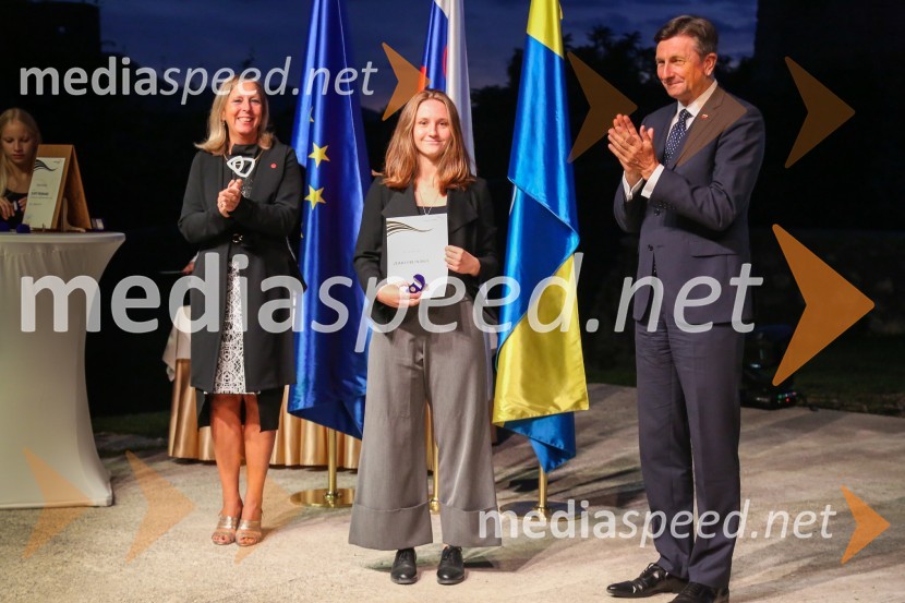  Andreja Černič Anžur , izvršna direktorica Zavoda MEPI ;  ... ;  Borut Pahor, predsednik Republike SlovenijeMednarodno priznanje za mlade, podelitev priznanj 7. generaciji