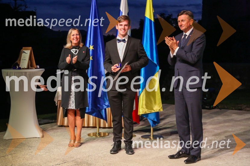  Andreja Černič Anžur , izvršna direktorica Zavoda MEPI ;  ... ;  Borut Pahor, predsednik Republike SlovenijeMednarodno priznanje za mlade, podelitev priznanj 7. generaciji