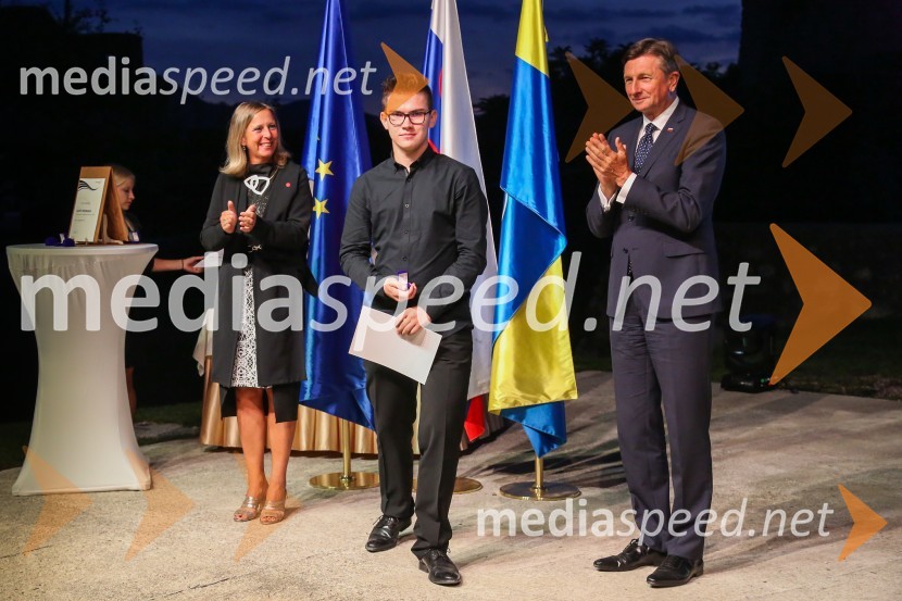  Andreja Černič Anžur , izvršna direktorica Zavoda MEPI ;  ... ;  Borut Pahor, predsednik Republike SlovenijeMednarodno priznanje za mlade, podelitev priznanj 7. generaciji