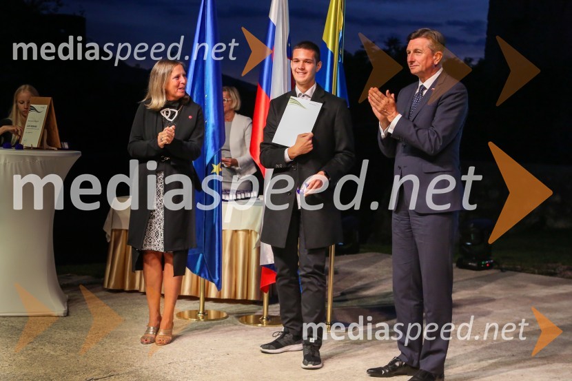  Andreja Černič Anžur , izvršna direktorica Zavoda MEPI ;  ... ;  Borut Pahor, predsednik Republike SlovenijeMednarodno priznanje za mlade, podelitev priznanj 7. generaciji