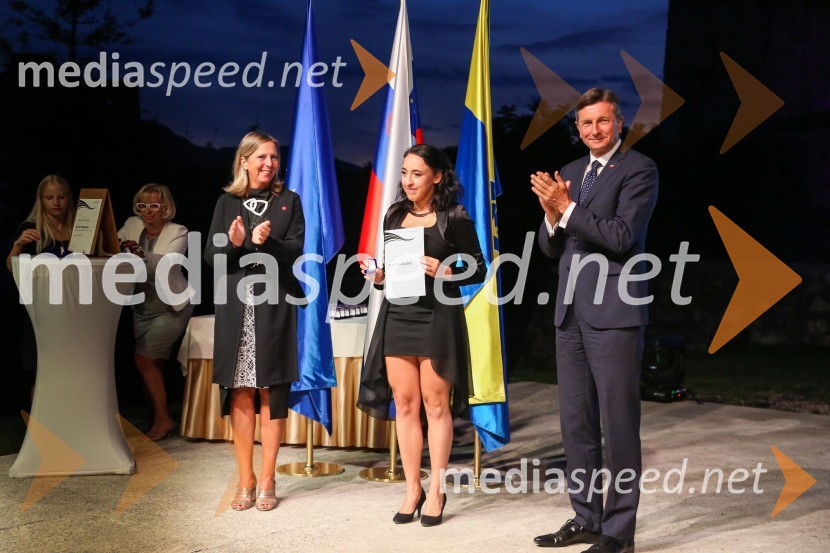  Andreja Černič Anžur , izvršna direktorica Zavoda MEPI ;  ... ;  Borut Pahor, predsednik Republike SlovenijeMednarodno priznanje za mlade, podelitev priznanj 7. generaciji