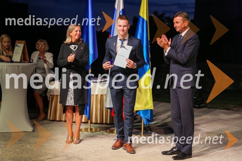  Andreja Černič Anžur , izvršna direktorica Zavoda MEPI ;  ... ;  Borut Pahor, predsednik Republike SlovenijeMednarodno priznanje za mlade, podelitev priznanj 7. generaciji