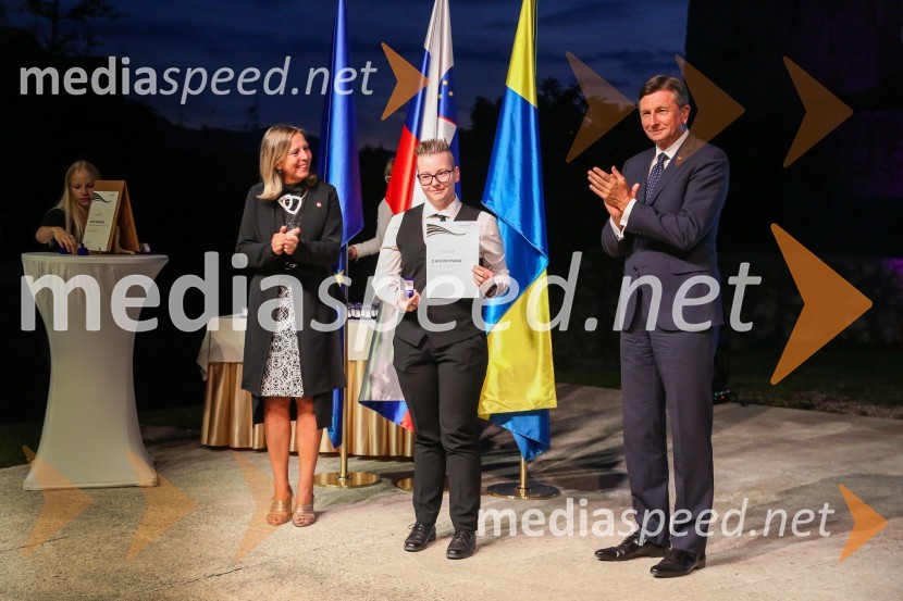  Andreja Černič Anžur , izvršna direktorica Zavoda MEPI ;  ... ;  Borut Pahor, predsednik Republike SlovenijeMednarodno priznanje za mlade, podelitev priznanj 7. generaciji