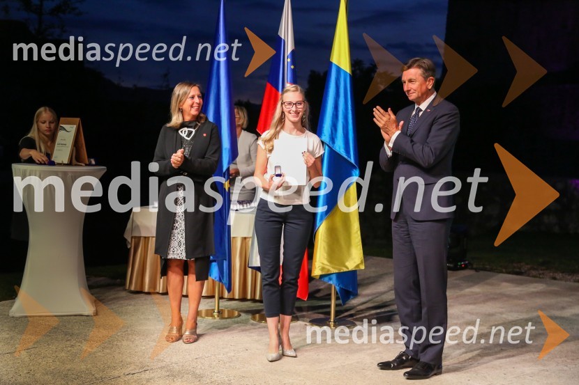  Andreja Černič Anžur , izvršna direktorica Zavoda MEPI ;  ... ;  Borut Pahor, predsednik Republike SlovenijeMednarodno priznanje za mlade, podelitev priznanj 7. generaciji