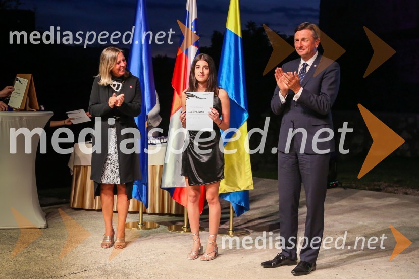  Andreja Černič Anžur , izvršna direktorica Zavoda MEPI ;  ... ;  Borut Pahor, predsednik Republike SlovenijeMednarodno priznanje za mlade, podelitev priznanj 7. generaciji