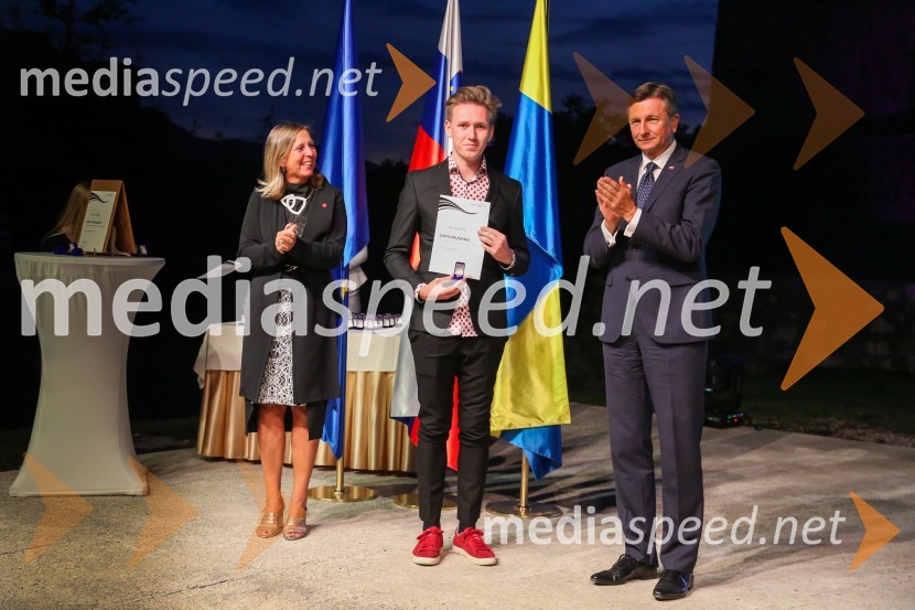  Andreja Černič Anžur , izvršna direktorica Zavoda MEPI ;  ... ;  Borut Pahor, predsednik Republike SlovenijeMednarodno priznanje za mlade, podelitev priznanj 7. generaciji