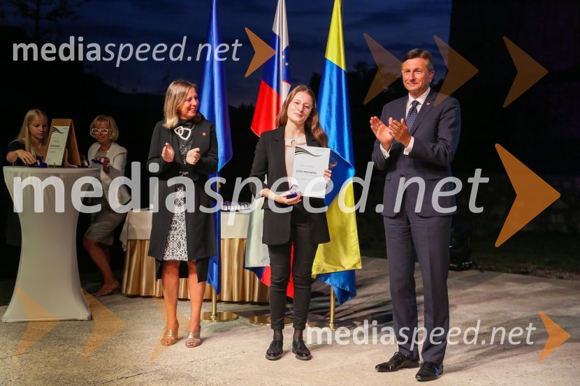  Andreja Černič Anžur , izvršna direktorica Zavoda MEPI ;  ... ;  Borut Pahor, predsednik Republike SlovenijeMednarodno priznanje za mlade, podelitev priznanj 7. generaciji