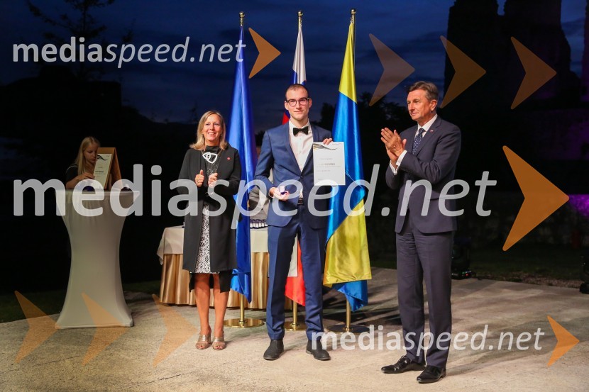  Andreja Černič Anžur , izvršna direktorica Zavoda MEPI ;  ... ;  Borut Pahor, predsednik Republike SlovenijeMednarodno priznanje za mlade, podelitev priznanj 7. generaciji