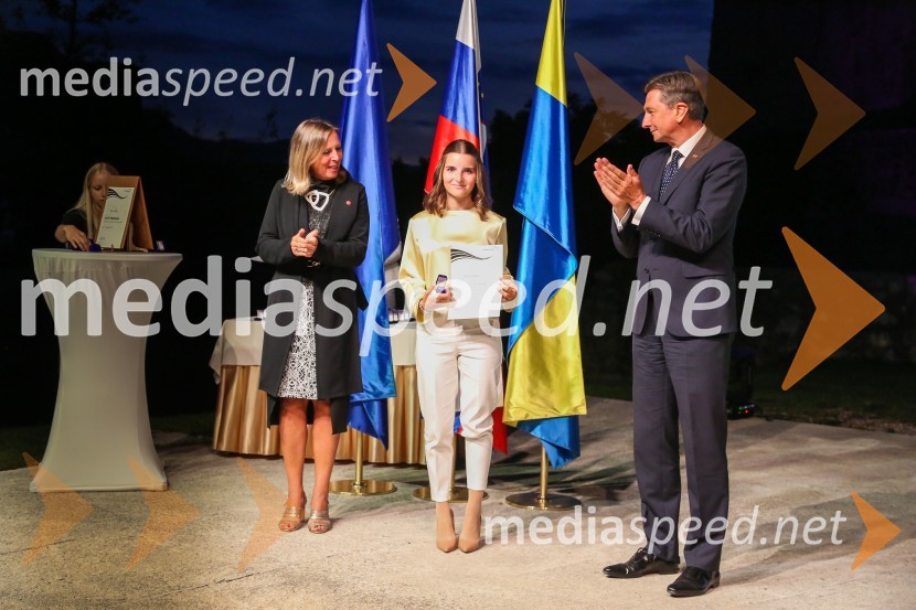  Andreja Černič Anžur , izvršna direktorica Zavoda MEPI ;  ... ;  Borut Pahor, predsednik Republike SlovenijeMednarodno priznanje za mlade, podelitev priznanj 7. generaciji