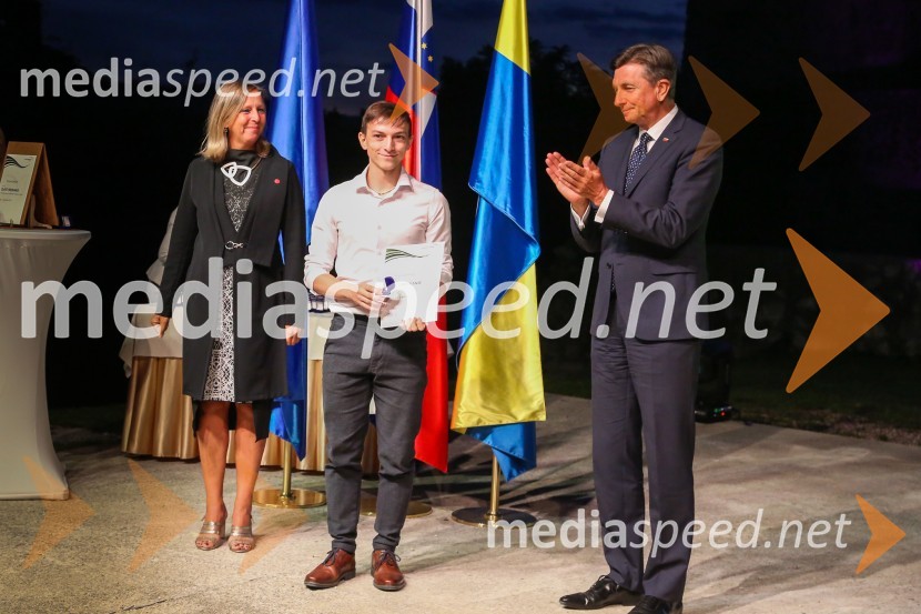  Andreja Černič Anžur , izvršna direktorica Zavoda MEPI ;  ... ;  Borut Pahor, predsednik Republike SlovenijeMednarodno priznanje za mlade, podelitev priznanj 7. generaciji