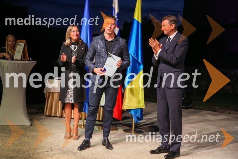  Andreja Černič Anžur , izvršna direktorica Zavoda MEPI ;  ... ;  Borut Pahor, predsednik Republike SlovenijeMednarodno priznanje za mlade, podelitev priznanj 7. generaciji