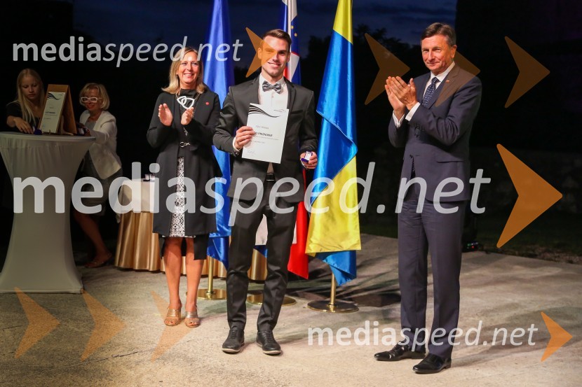  Andreja Černič Anžur , izvršna direktorica Zavoda MEPI ;  ... ;  Borut Pahor, predsednik Republike SlovenijeMednarodno priznanje za mlade, podelitev priznanj 7. generaciji