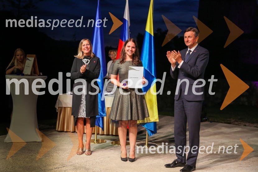  Andreja Černič Anžur , izvršna direktorica Zavoda MEPI ;  ... ;  Borut Pahor, predsednik Republike SlovenijeMednarodno priznanje za mlade, podelitev priznanj 7. generaciji