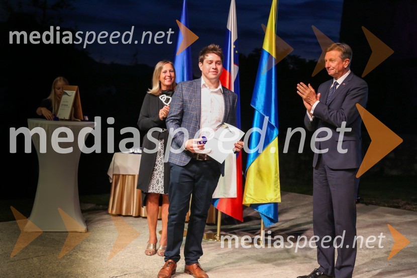  Andreja Černič Anžur , izvršna direktorica Zavoda MEPI ;  ... ;  Borut Pahor, predsednik Republike SlovenijeMednarodno priznanje za mlade, podelitev priznanj 7. generaciji