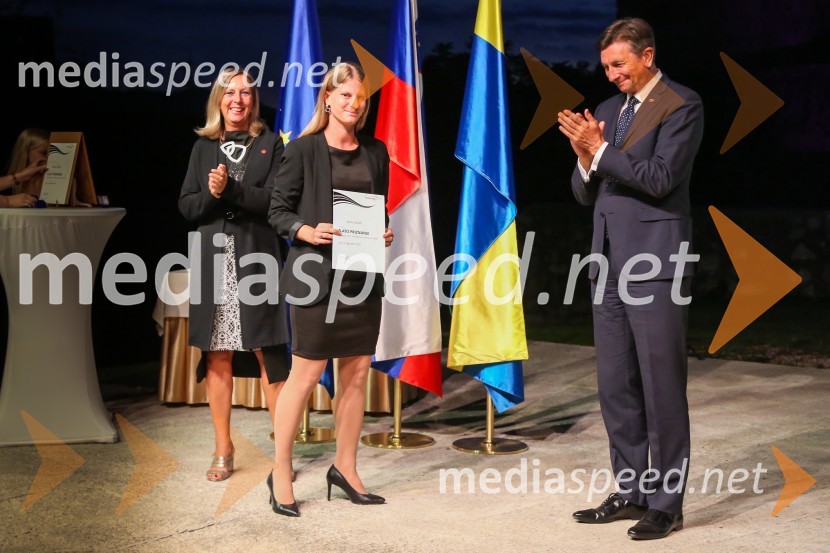  Andreja Černič Anžur , izvršna direktorica Zavoda MEPI ;  ... ;  Borut Pahor, predsednik Republike SlovenijeMednarodno priznanje za mlade, podelitev priznanj 7. generaciji