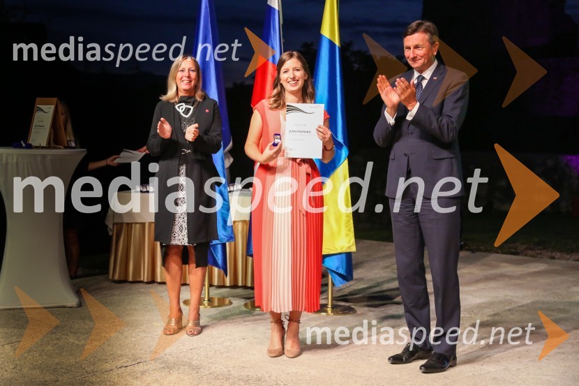  Andreja Černič Anžur , izvršna direktorica Zavoda MEPI ;  ... ;  Borut Pahor, predsednik Republike SlovenijeMednarodno priznanje za mlade, podelitev priznanj 7. generaciji