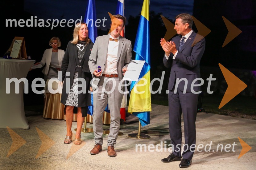  Andreja Černič Anžur , izvršna direktorica Zavoda MEPI ;  ... ;  Borut Pahor, predsednik Republike SlovenijeMednarodno priznanje za mlade, podelitev priznanj 7. generaciji