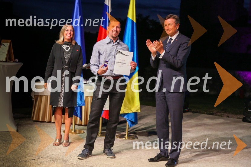  Andreja Černič Anžur , izvršna direktorica Zavoda MEPI ;  ... ;  Borut Pahor, predsednik Republike SlovenijeMednarodno priznanje za mlade, podelitev priznanj 7. generaciji