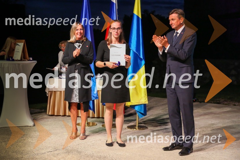  Andreja Černič Anžur , izvršna direktorica Zavoda MEPI ;  ... ;  Borut Pahor, predsednik Republike SlovenijeMednarodno priznanje za mlade, podelitev priznanj 7. generaciji